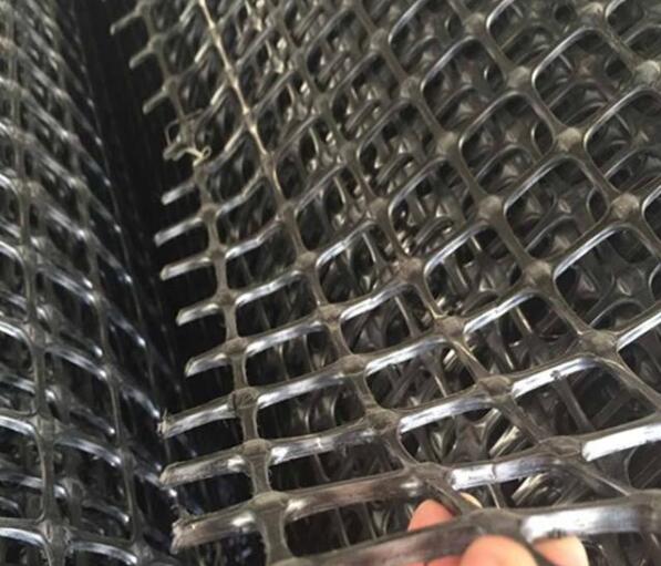 土工布和土工格柵的作用是一樣的嗎？區(qū)別是什么？